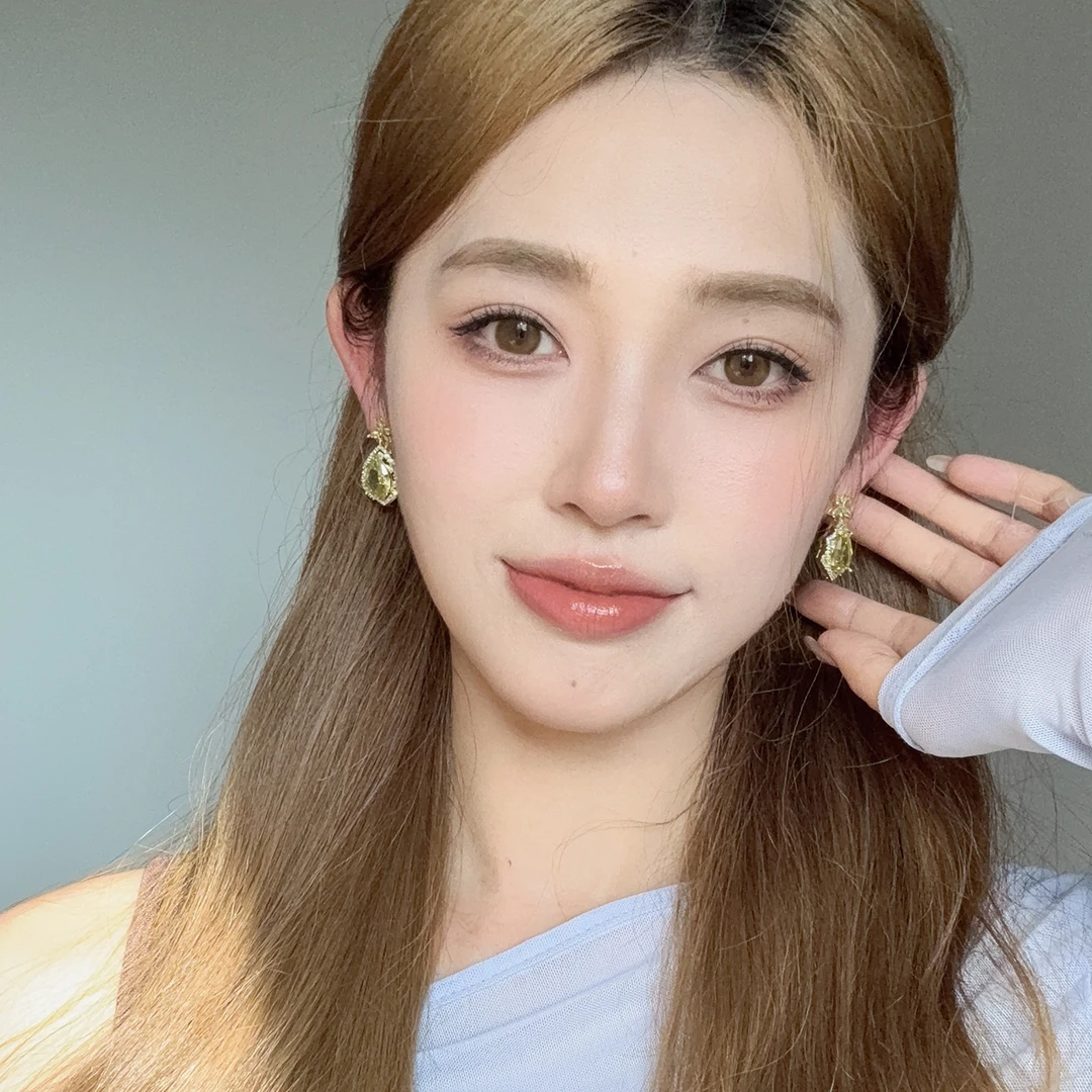 oushipei/欧诗佩 铜合金合成锆石耳饰 设计感绿色闪钻水滴耳环女