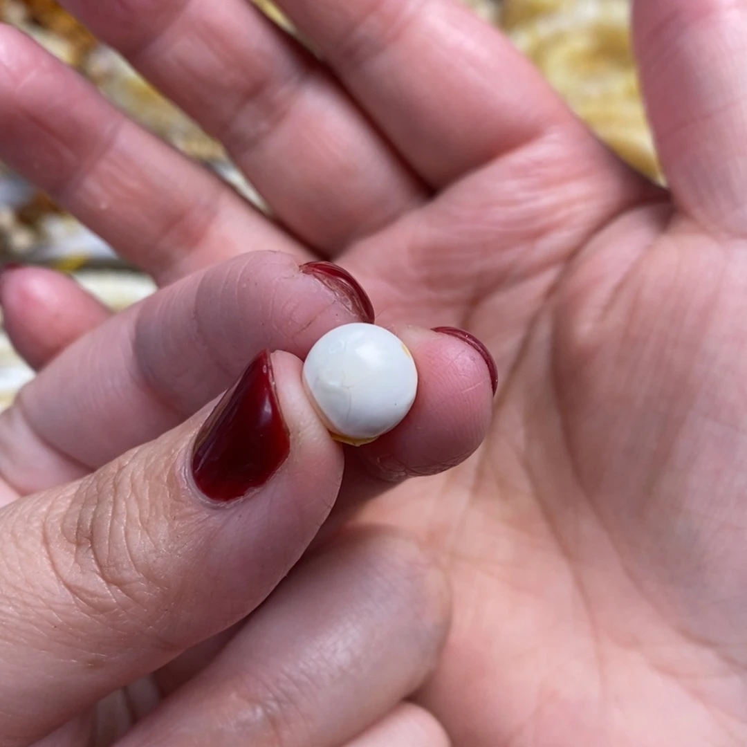 琥珀裸石未镶嵌漆瓷白圆珠单珠9.5微瑕疵特价