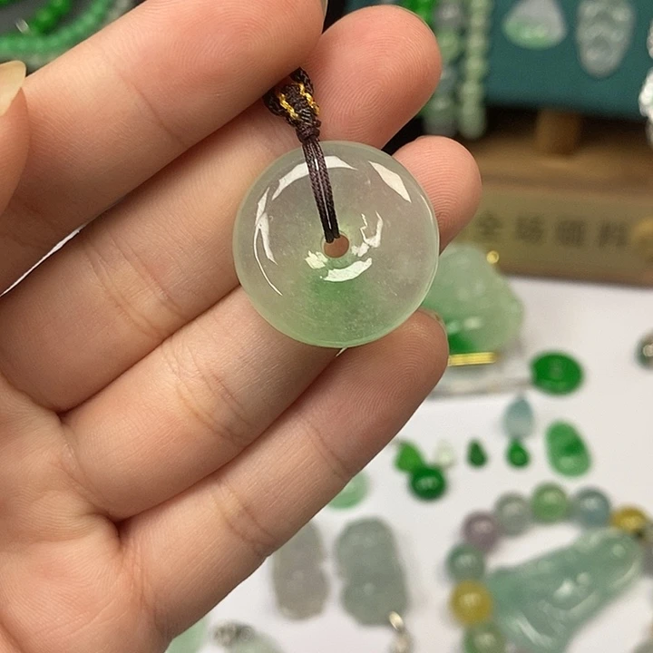 翡翠未镶嵌颈饰一物一拍