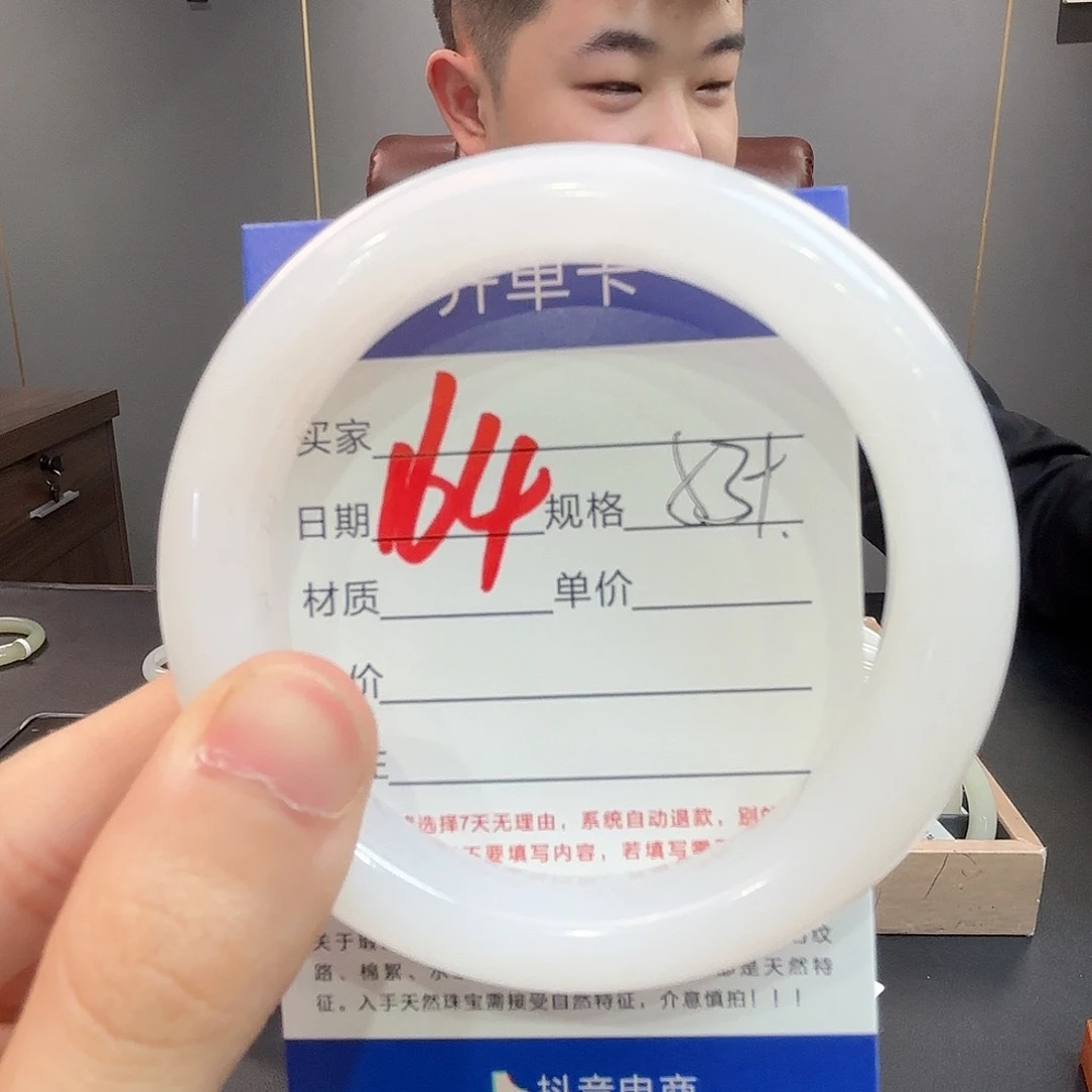 黑***妞和田玉未镶嵌手镯