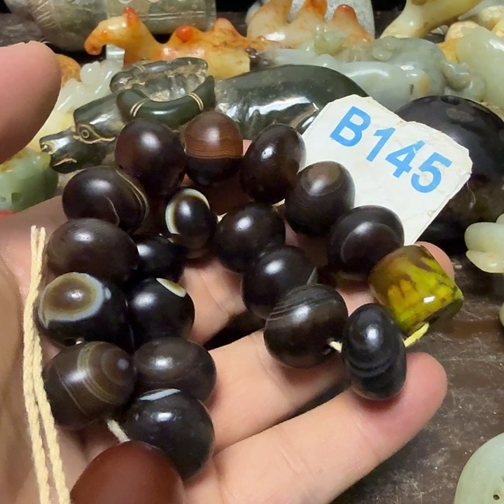 秦***溪玛瑙/玉髓未镶嵌颈饰