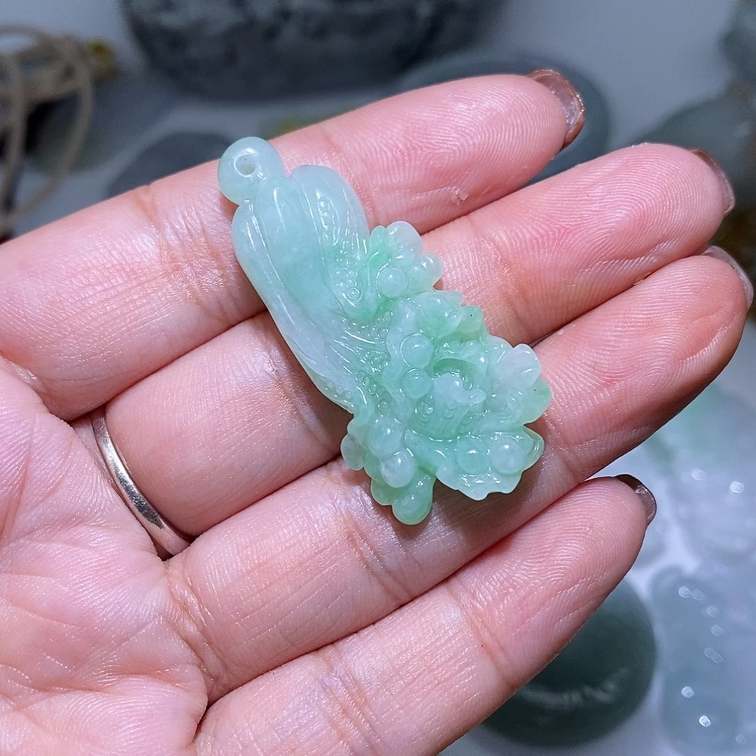 翡翠未镶嵌颈饰白菜