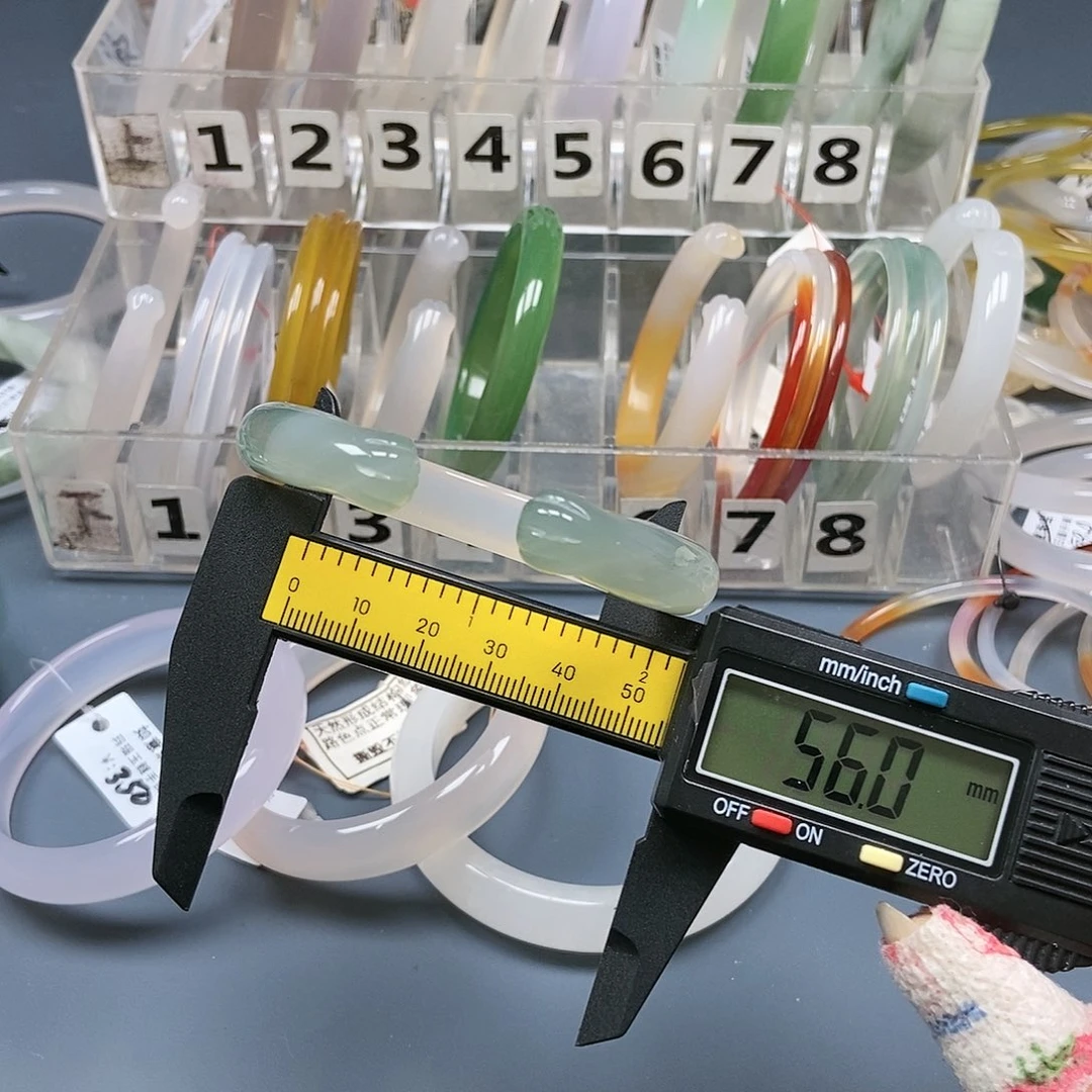 玛瑙/玉髓手镯未镶嵌58