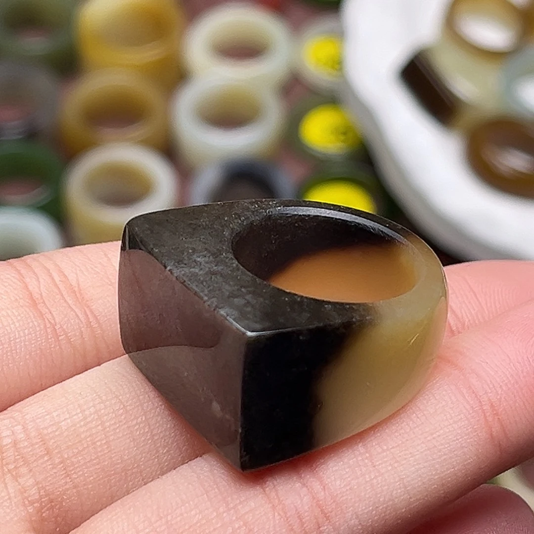 和田玉未镶嵌戒指17.6三色马鞍新品