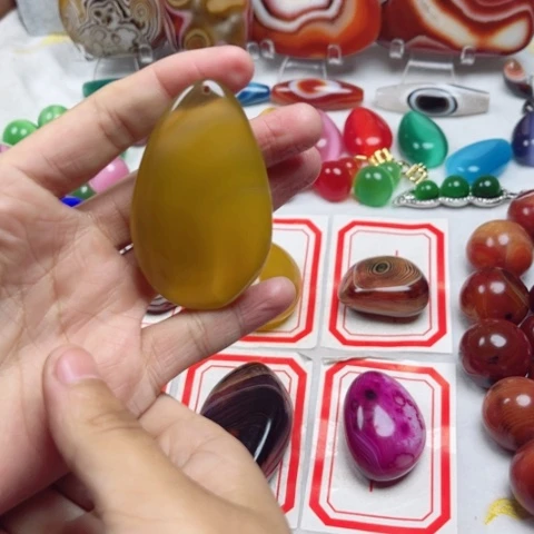 玛瑙/玉髓耳钉未镶嵌