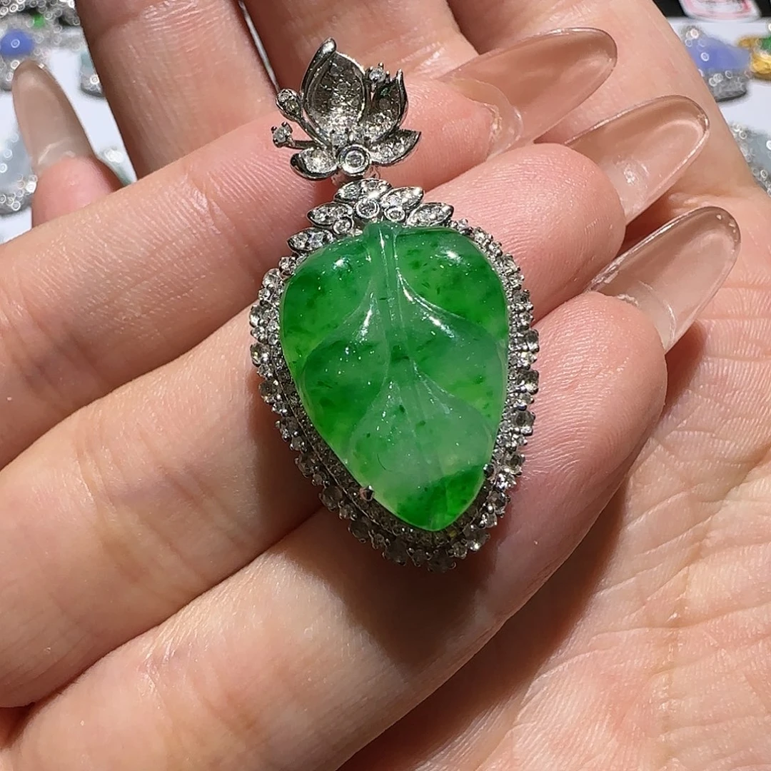【闪购商品】颈饰18K金镶嵌翡翠
