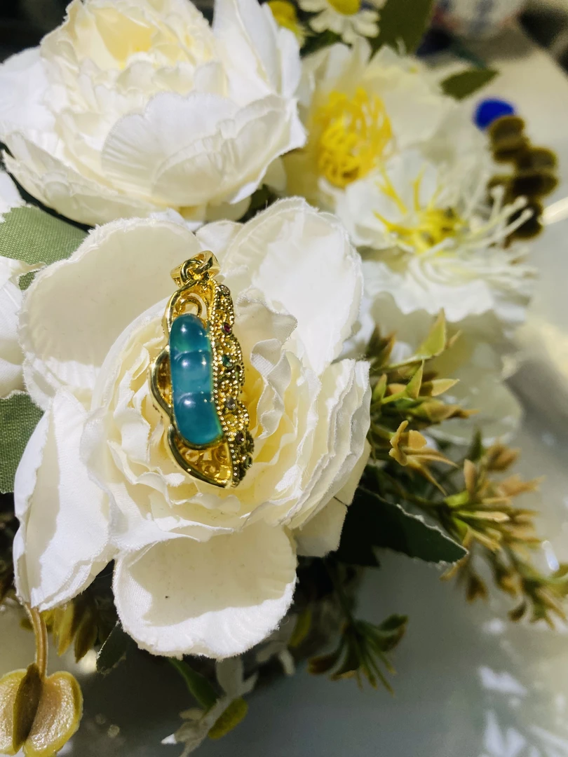 翡翠A货高冰种镶嵌款生意兴隆花生