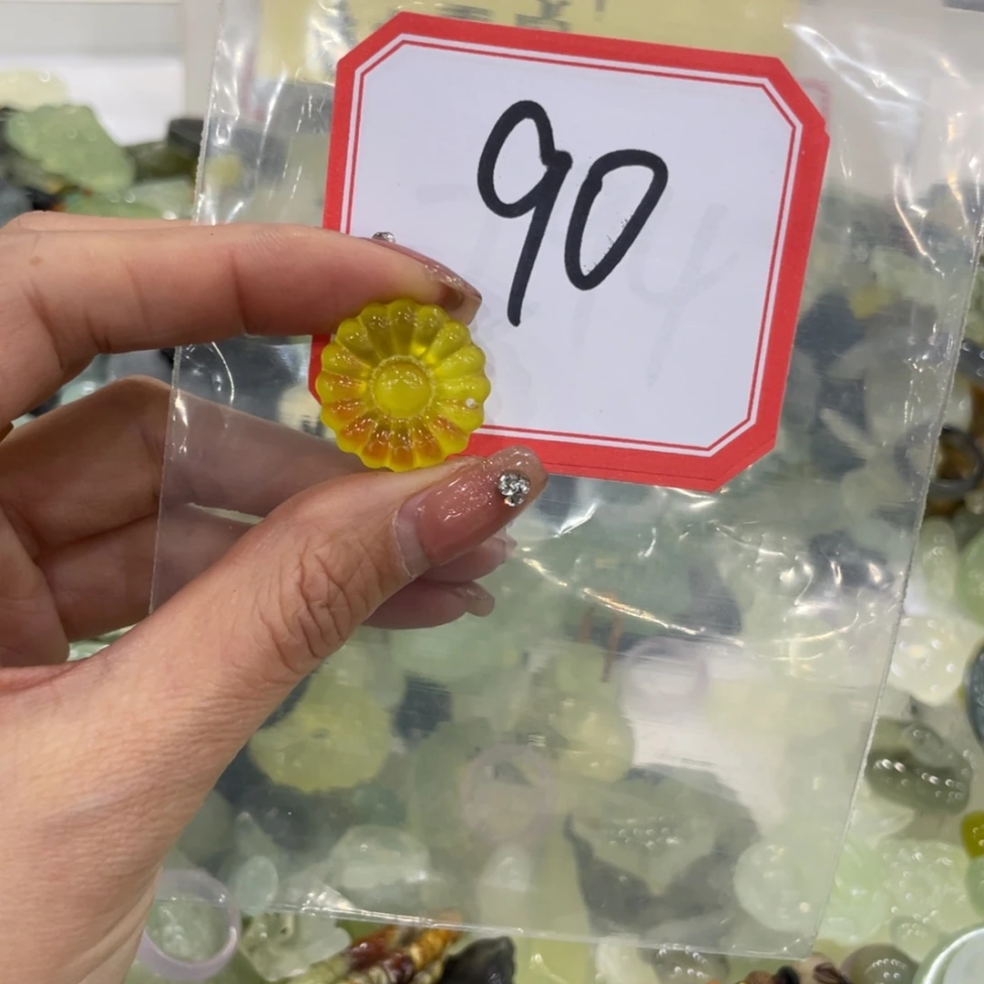 蛇纹石玉颈饰合金