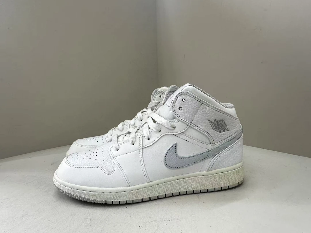 nike aj1mid白 经典配色板鞋 40码 全新原盒