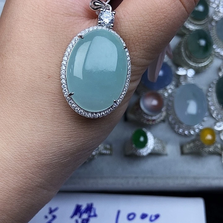 颈饰未镶嵌翡翠