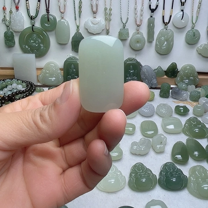 荣***儿和田玉未镶嵌颈饰