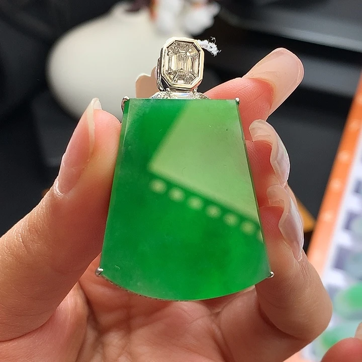 吊坠(不含链)18K金镶嵌翡翠满绿无事牌