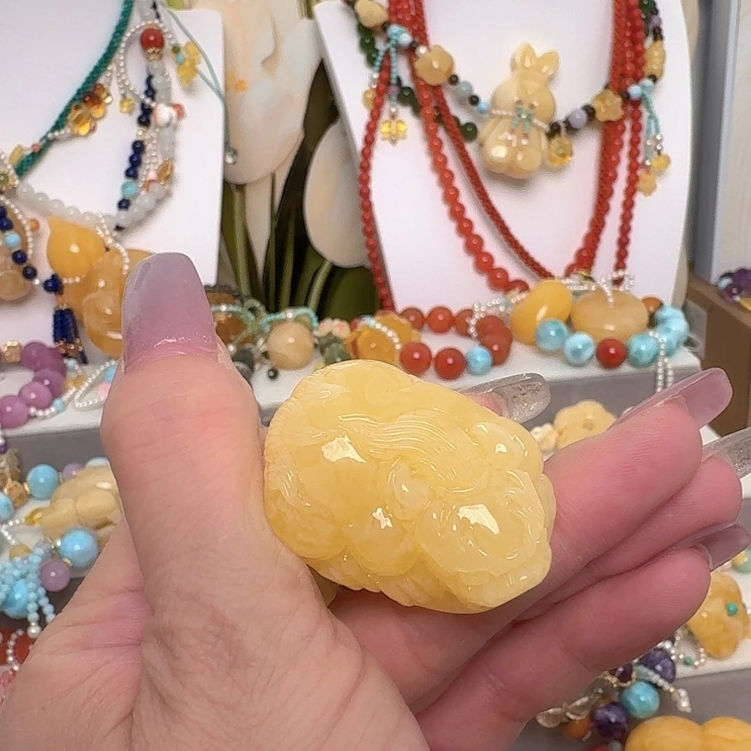 琥珀未镶嵌颈饰琥珀