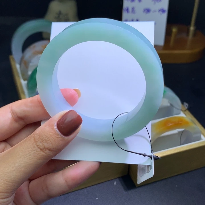 未镶嵌翡翠手镯定制翡翠