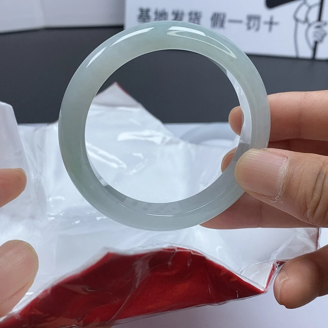 翡翠手镯未镶嵌翡翠手镯