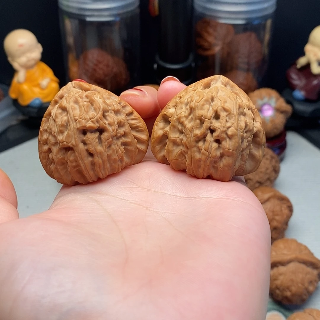 文玩核桃把件陈*安42尺三角白狮子