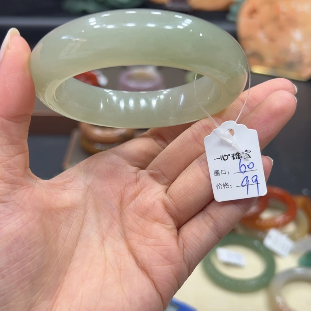 石英质玉未镶嵌手镯