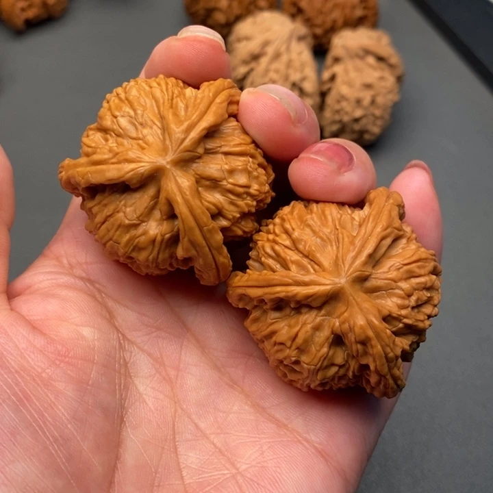 文玩核桃吊坠咸**记核桃