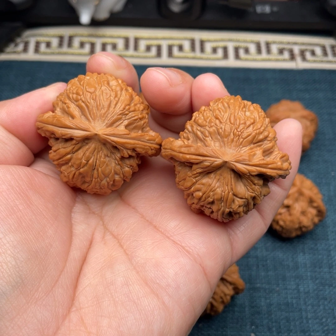 把件文玩核桃全品红皮白狮子43