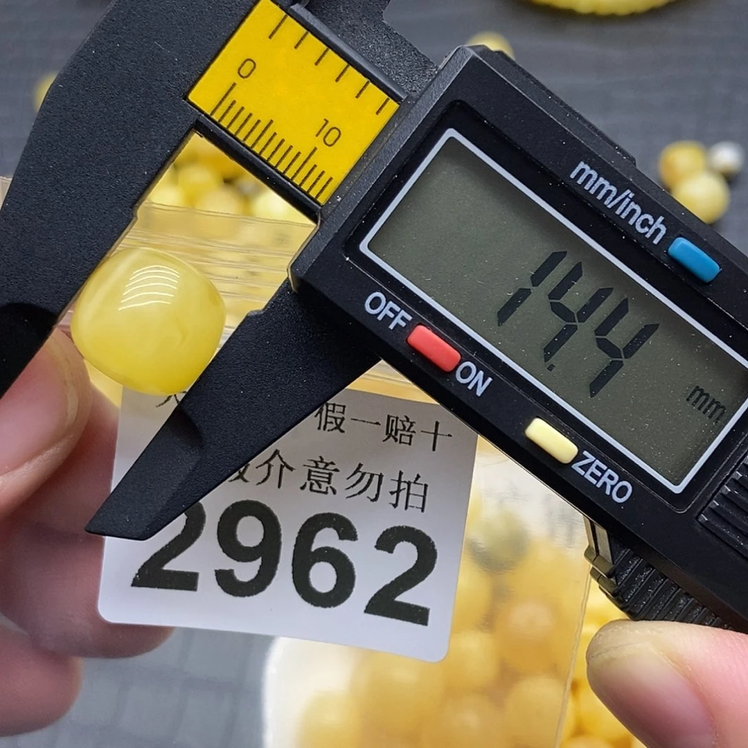 蜜蜡未镶嵌珠宝奇石2962