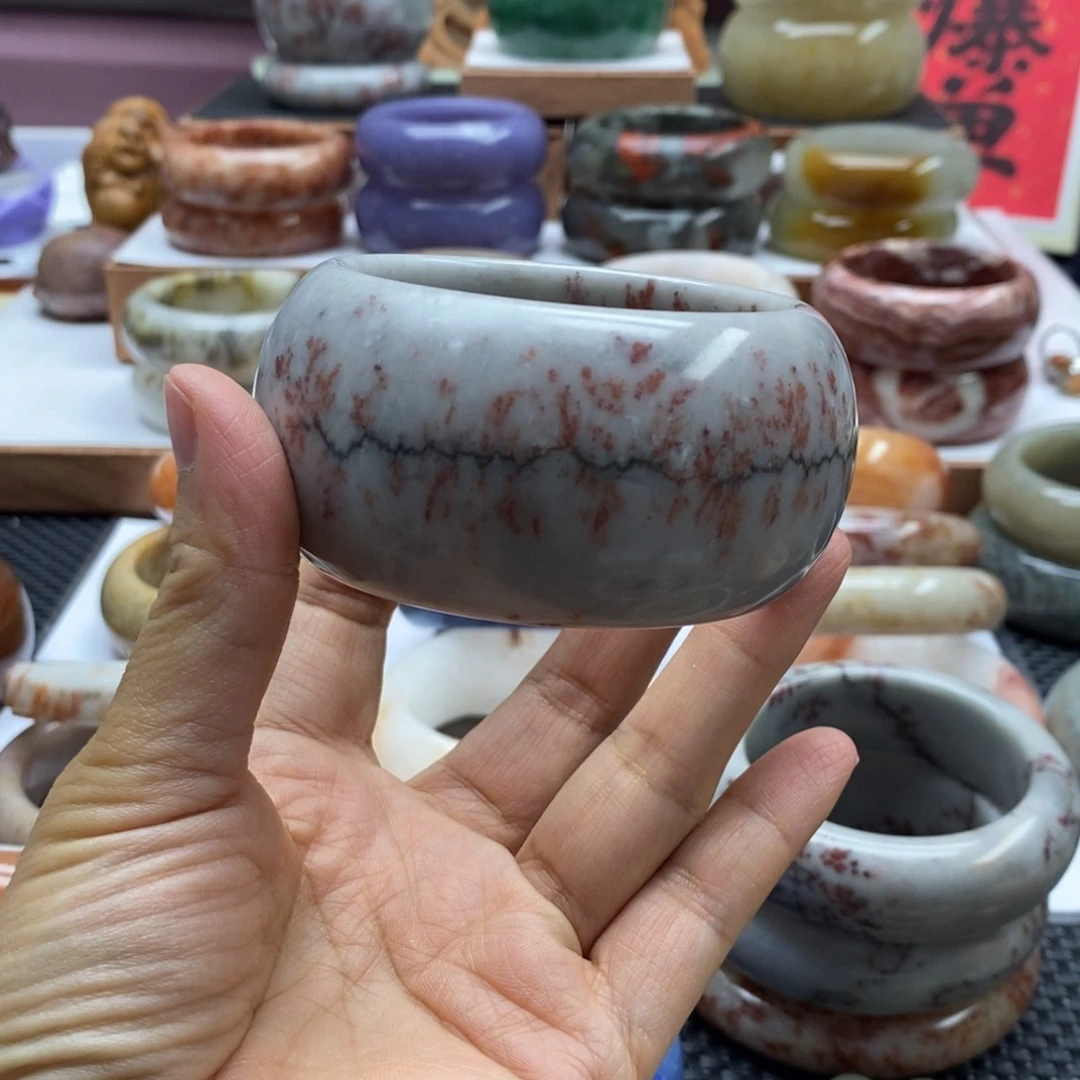 没***事石英岩玉手镯未镶嵌