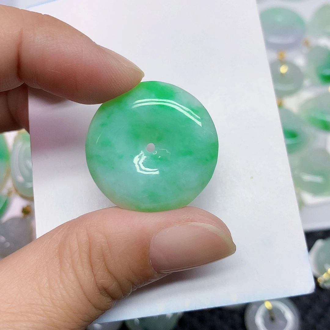 颈饰未镶嵌翡翠平安扣
