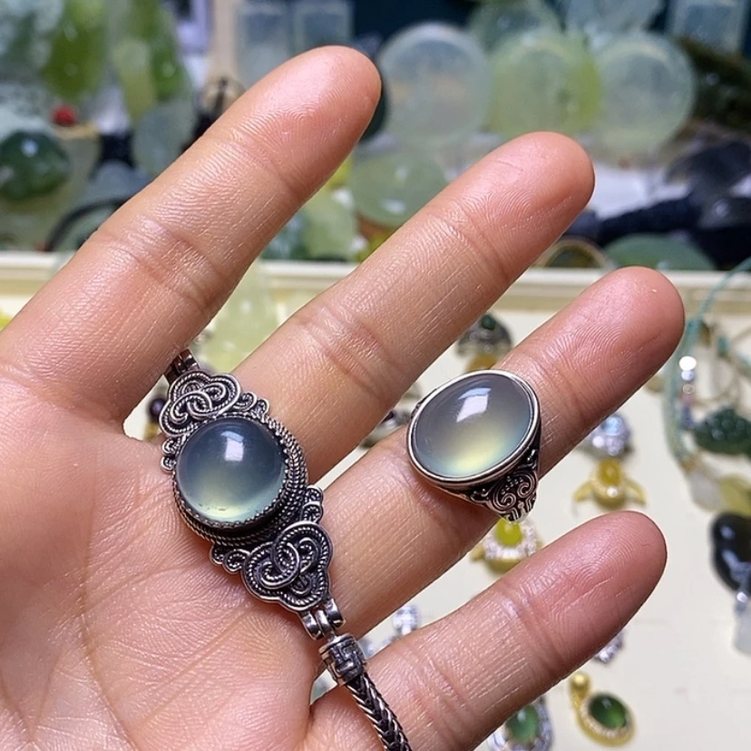 【闪购商品】蛇纹石玉颈饰未镶嵌温***光