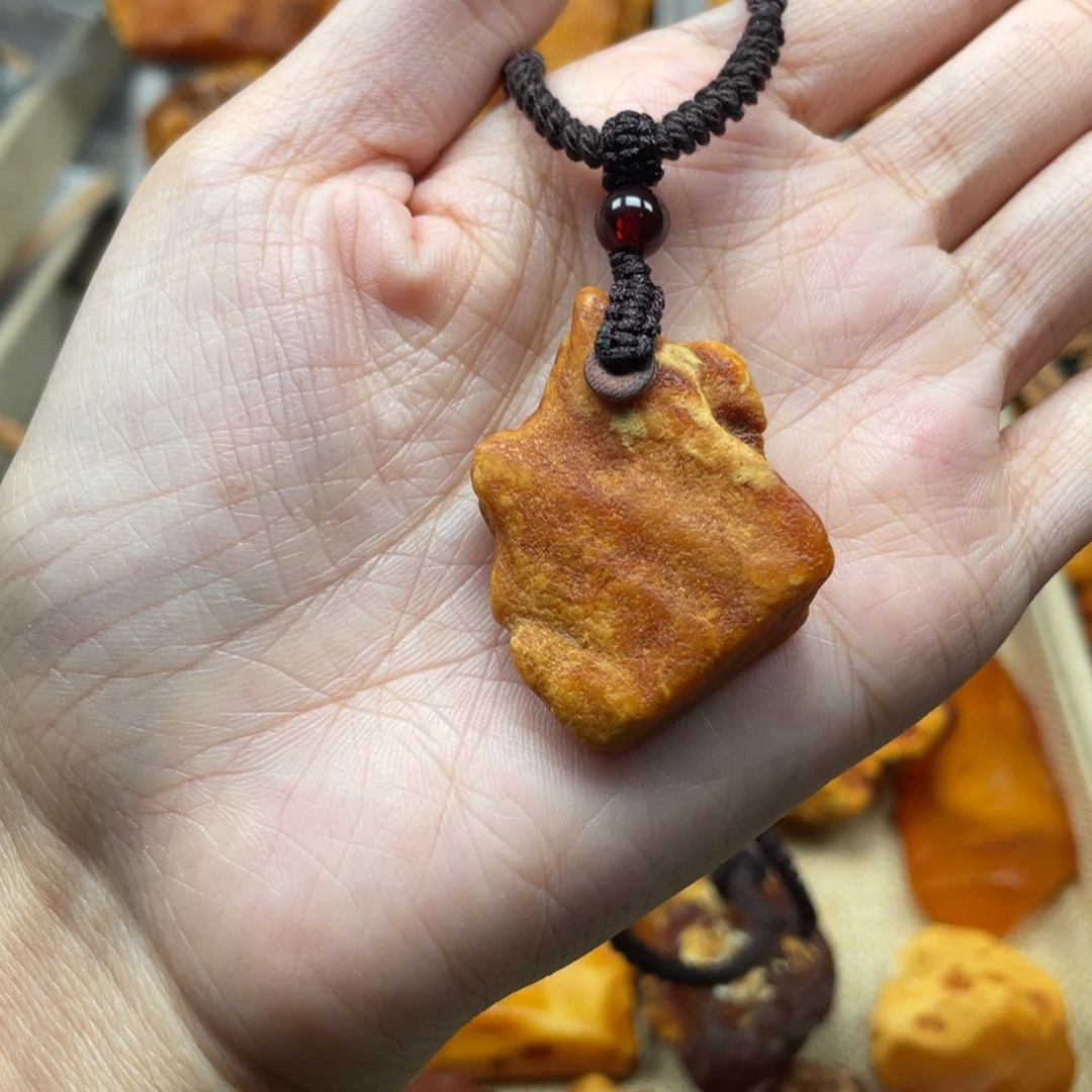 未镶嵌琥珀珠宝奇石