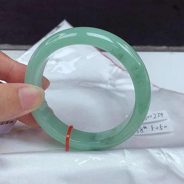 星****翡翠未镶嵌手镯58圈 0224