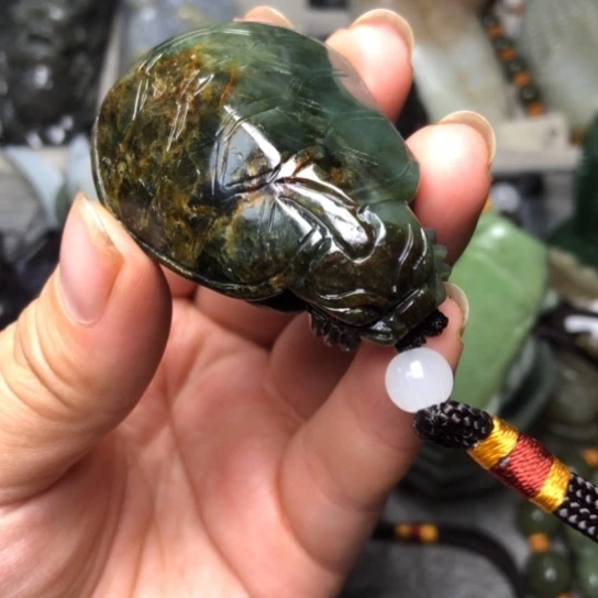 和田玉未镶嵌把件