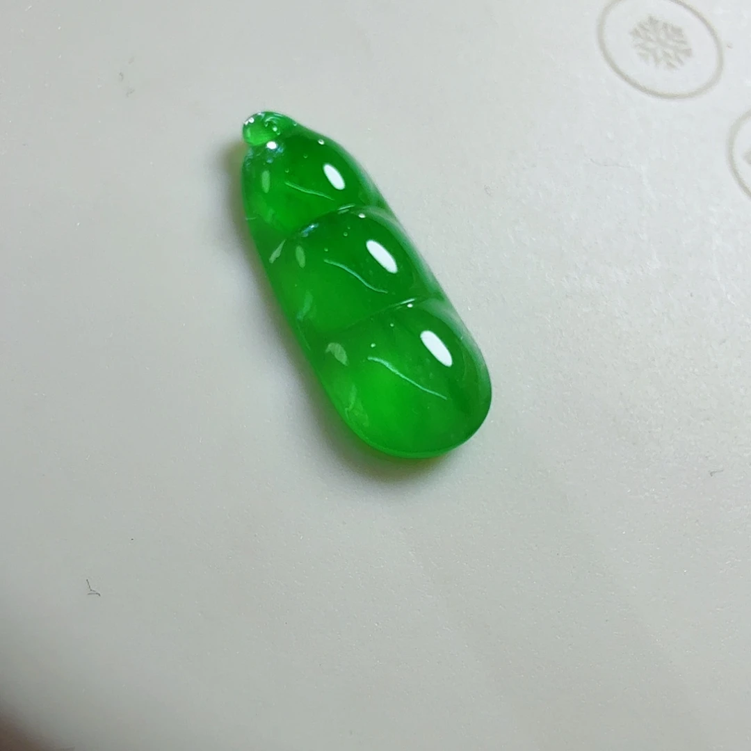 翡翠未镶嵌颈饰绿豆