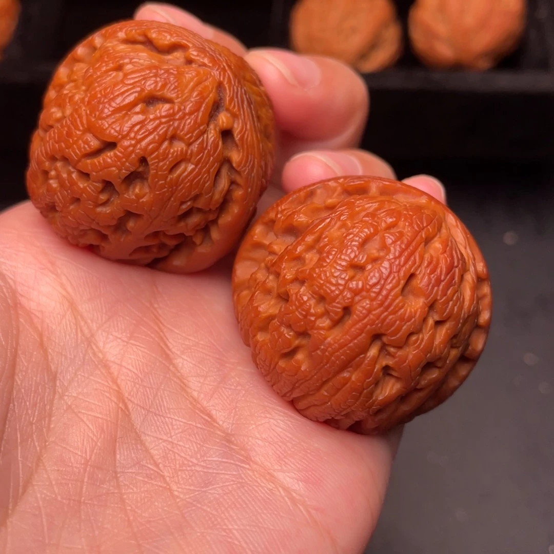 文玩核桃把件秦岭野生文玩核桃
