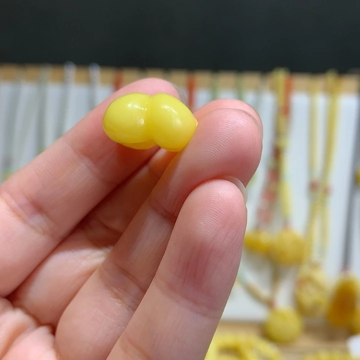 裸石琥珀未镶嵌配饰