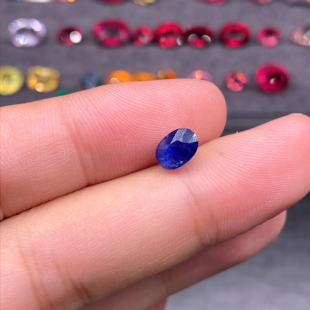 蓝宝石裸石未镶嵌