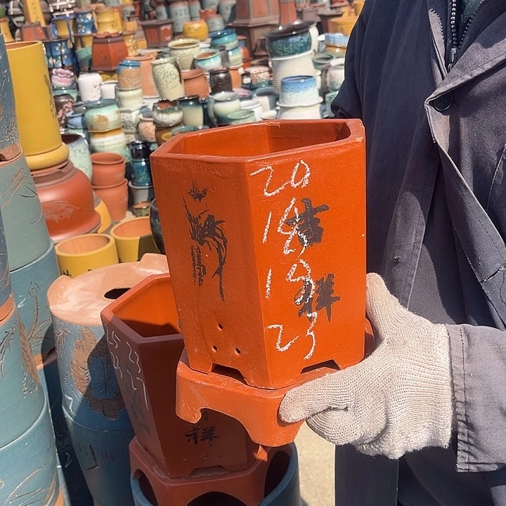 紫砂紫砂花盆和一