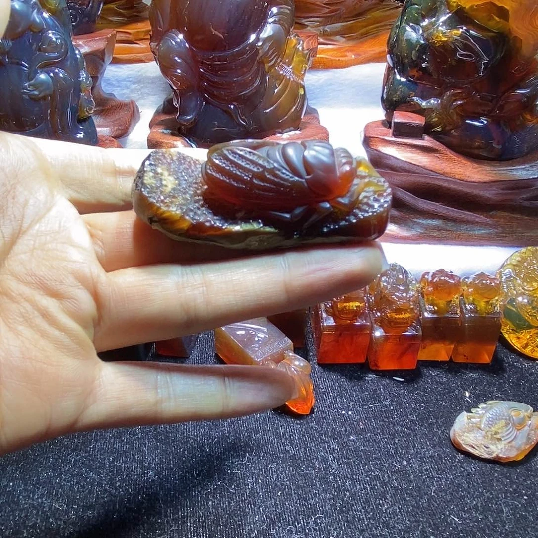 琥珀颈饰未镶嵌一鸣惊人