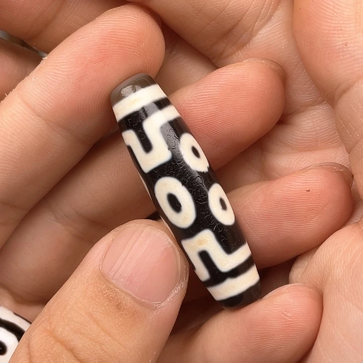 ****成未镶嵌颈饰玛瑙/玉髓