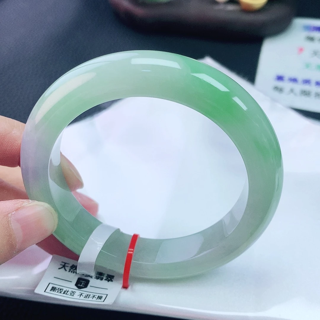 翡翠手镯未镶嵌56圈
