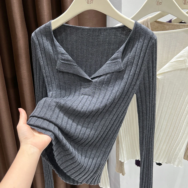灰色轻奢柔软长袖上衣女秋季新款气质翻领针织小衫套头薄款打底衫