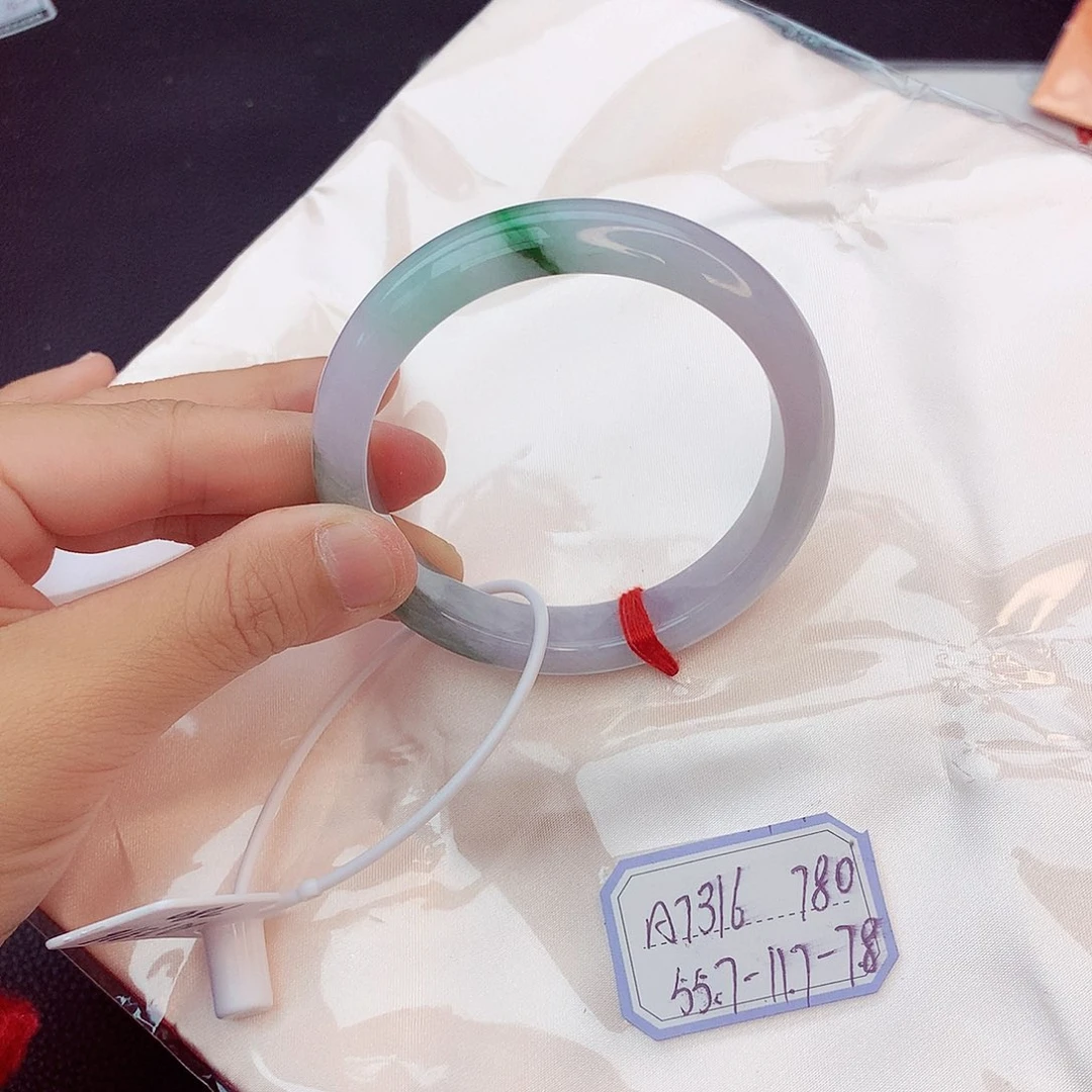 翡翠手镯未镶嵌翡翠