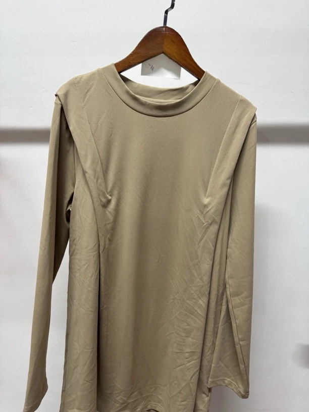 0-10圆领设计款打底衫