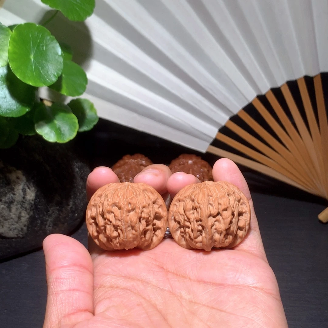 文玩核桃吊坠鱼的红皮磨盘070511