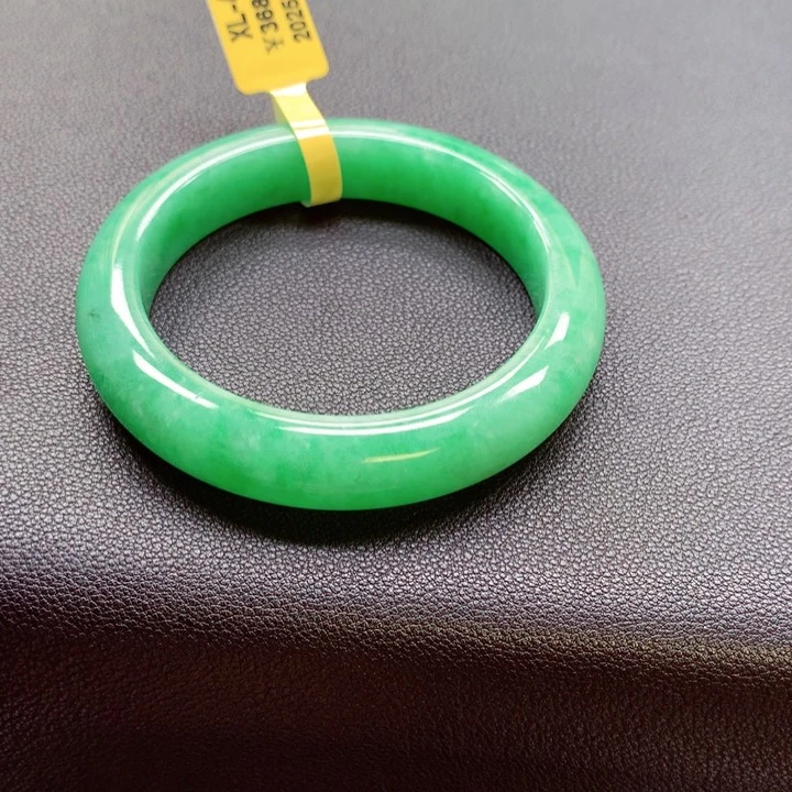 *****翡翠手镯未镶嵌翡翠