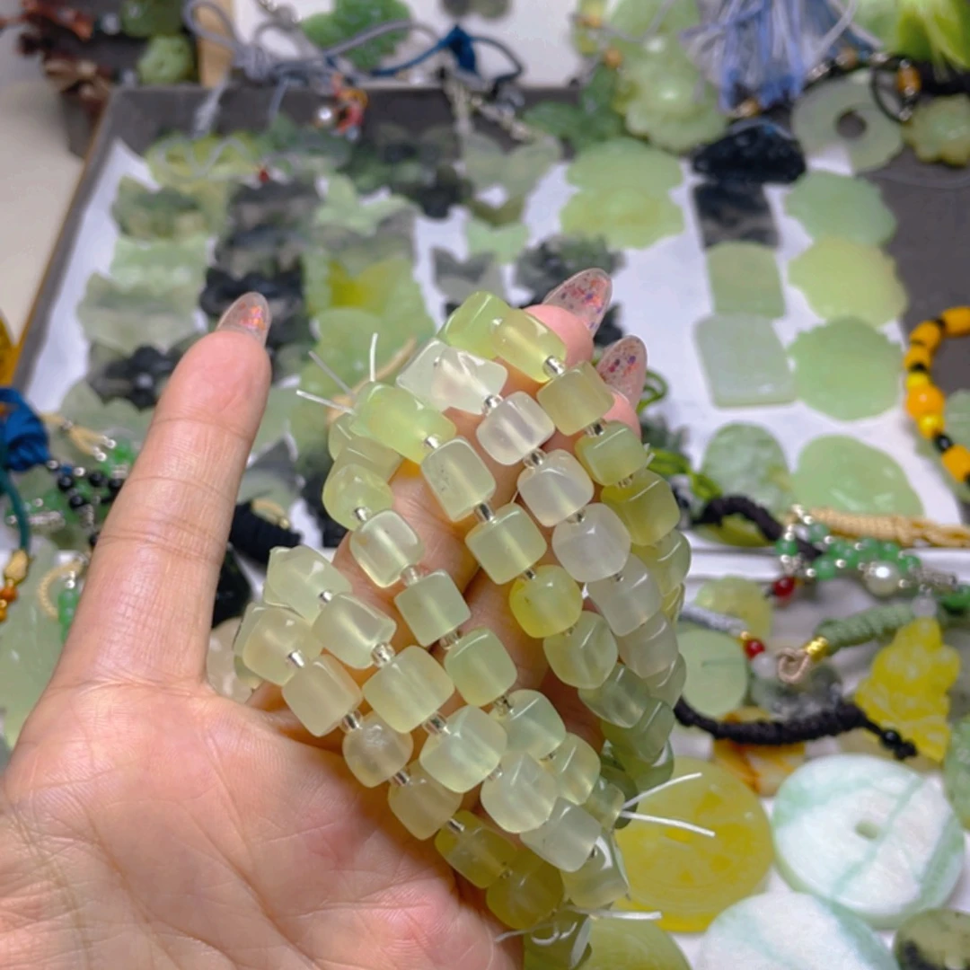 蛇纹石玉未镶嵌颈饰多样性发一件