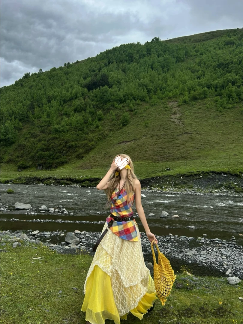 度假风穿搭黄色多巴胺格纹吊带背心蕾丝裙子半身裙套装Q221