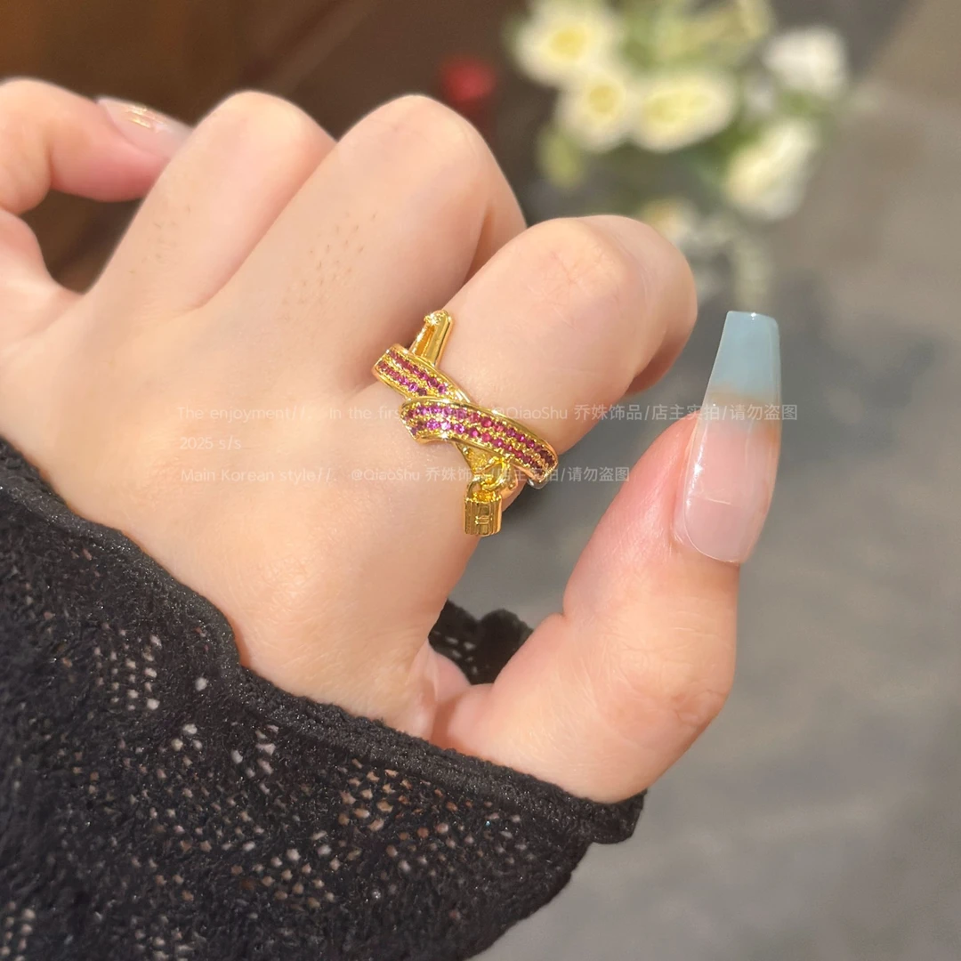 铜合金合成锆石戒指 C461新中式复古玫红打结锁头开口戒指女高级