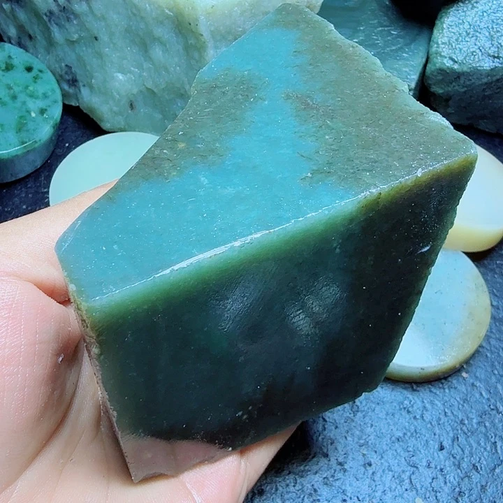 和田玉（糖玉）未镶嵌珠宝奇石