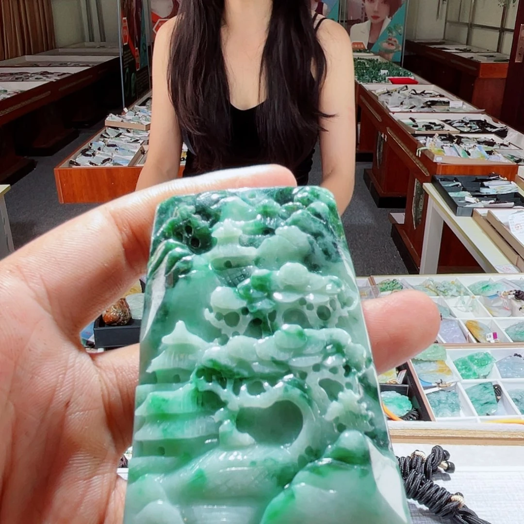 翡翠未镶嵌颈饰一