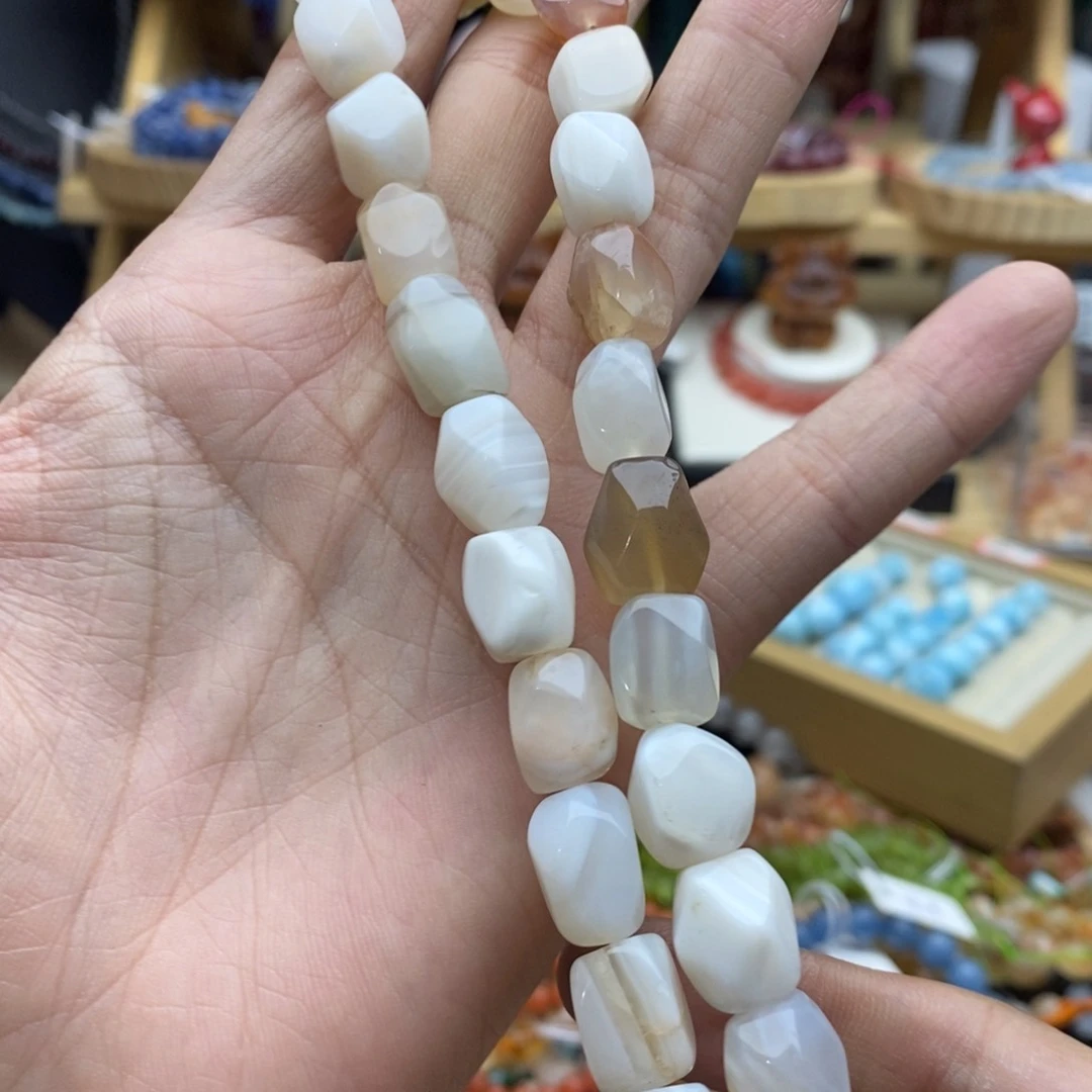 玛瑙/玉髓未镶嵌珠宝半成品一条天然切角玛瑙桶珠C163