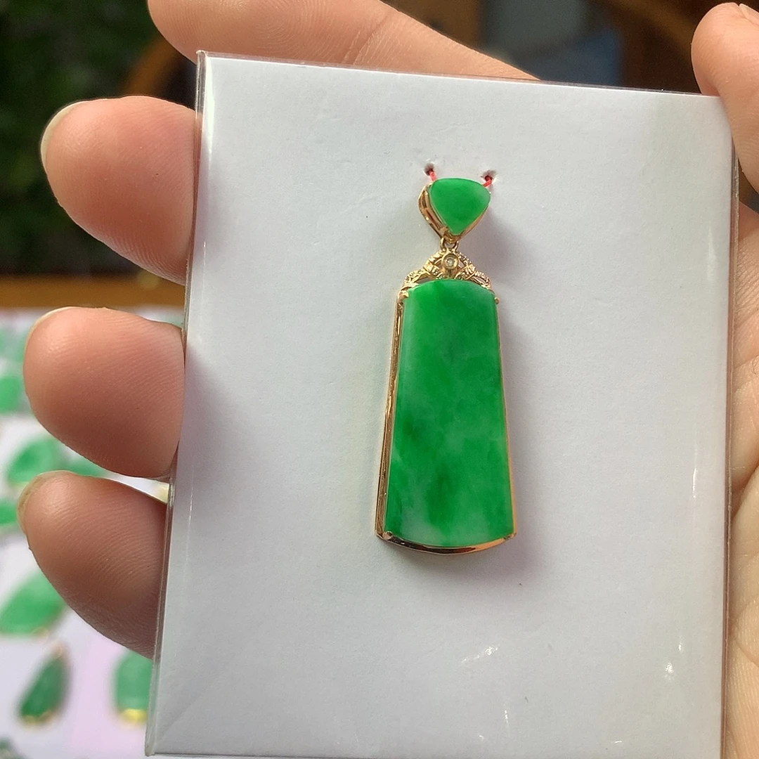 翡翠18K金镶嵌颈饰翡翠首饰